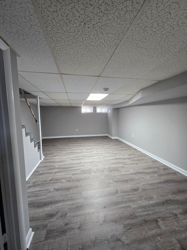 Building Photo - 942 Elton Ave