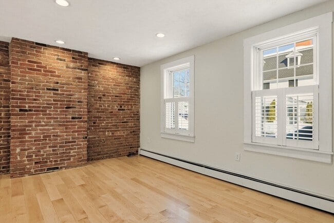 Building Photo - 25 Munroe St