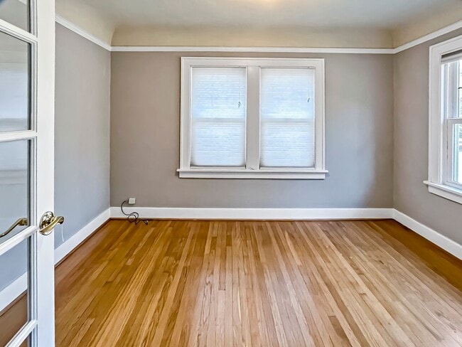 Building Photo - Charming Ravenna Home with Bonus Office, Basement & Fenced Yard