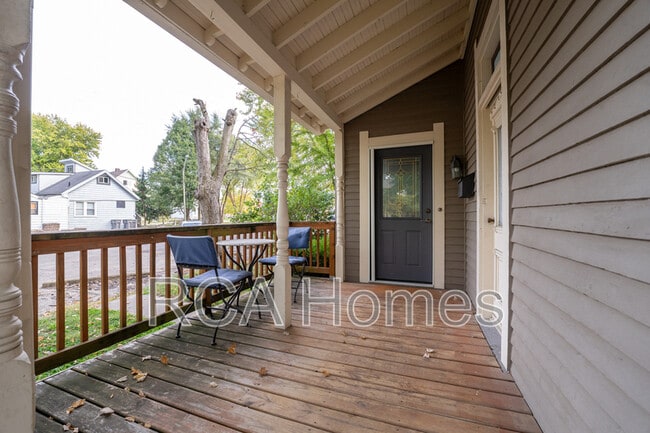 Building Photo - 1309 Pleasant St