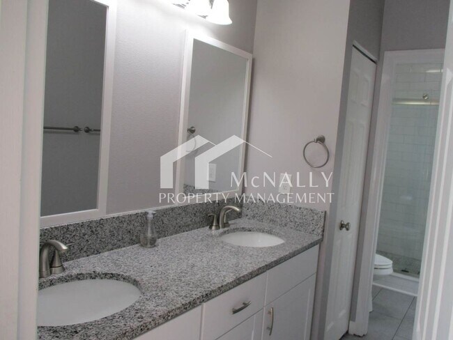 Building Photo - Modern 3-Bedroom, 2.5 Bath Home in a Point Richmond Ridge Cul-de-Sac