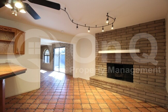 Building Photo - 1623 E Palmcroft Dr