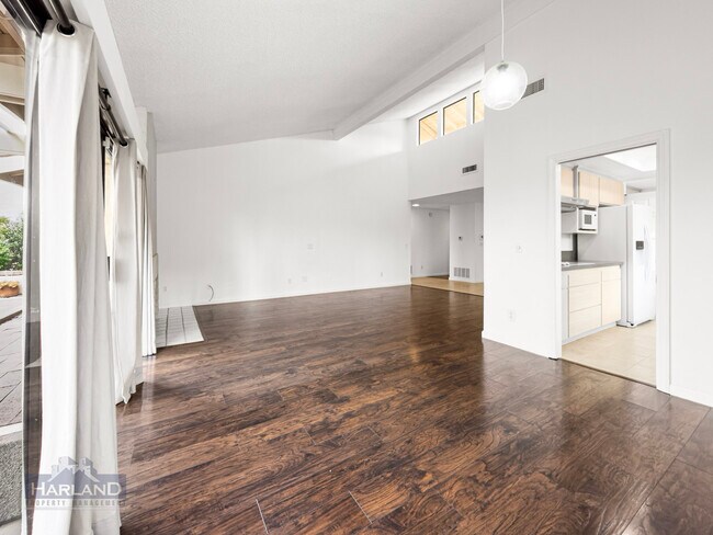 Building Photo - 5820 Caminito Cardelina