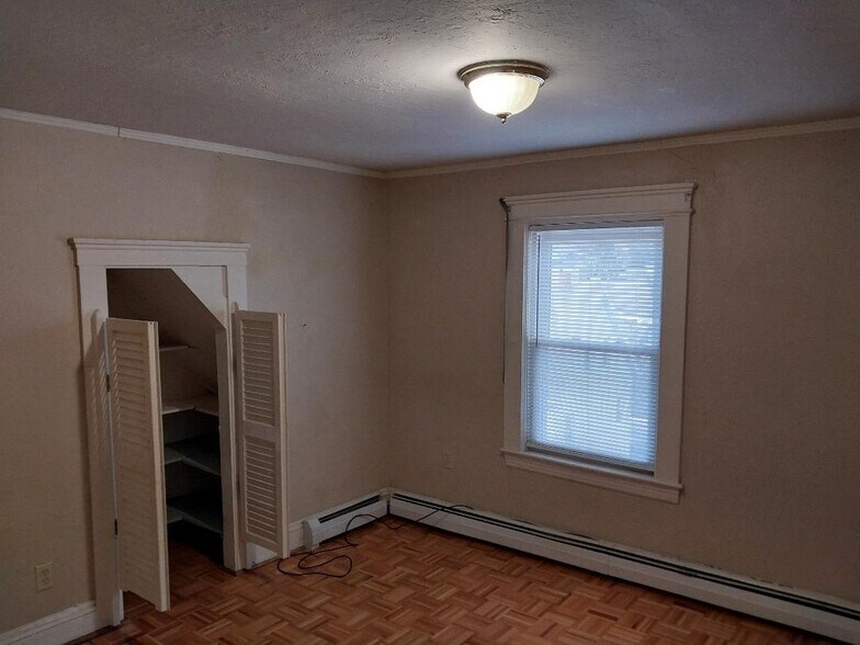 Building Photo - 7 Hillside Ave