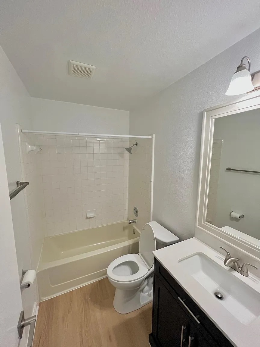 Building Photo - 1615 Royal Ascot Dr