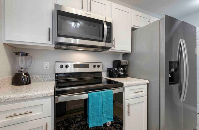 Building Photo - Renovated 2 bedroom Unit