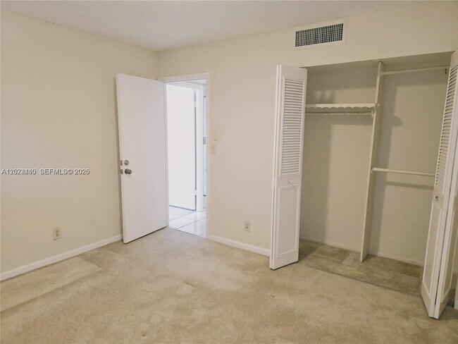 Building Photo - 4140 NW 44th Ave