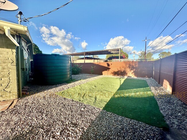 Building Photo - 8338 E Julia St