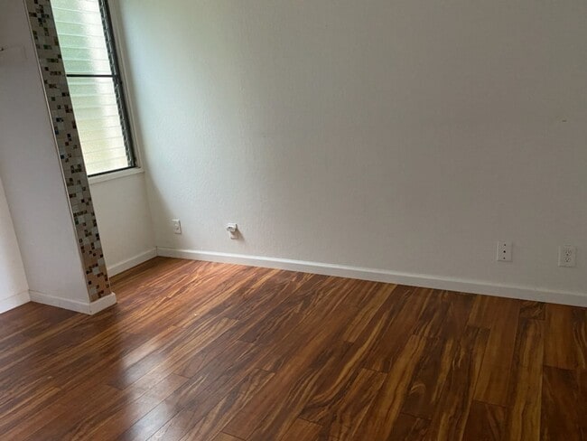 Building Photo - Breezy Fresh, Freshly Renovated 2/1 at Makaha Valley Plantation