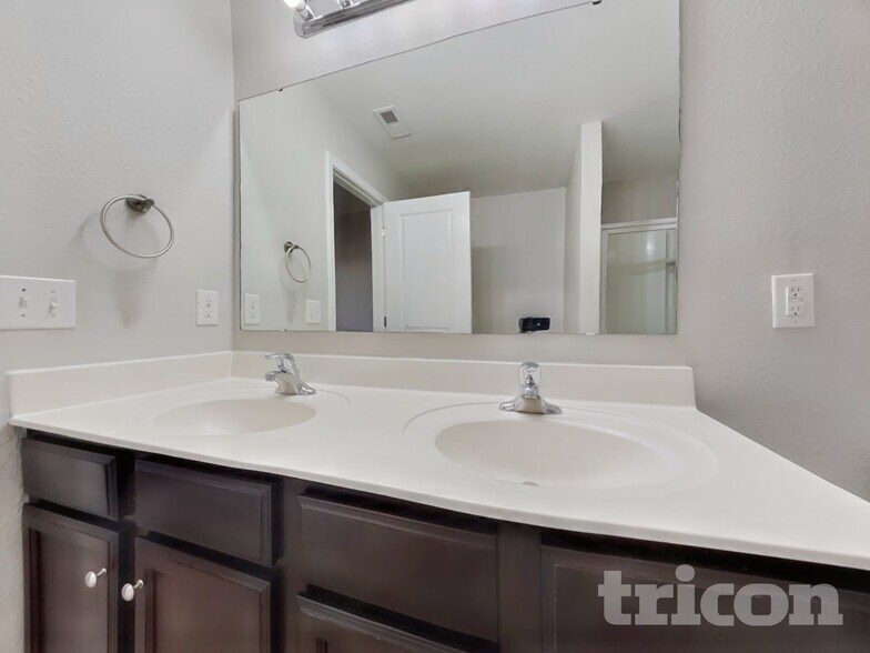 Building Photo - 42 Folkstone Ct