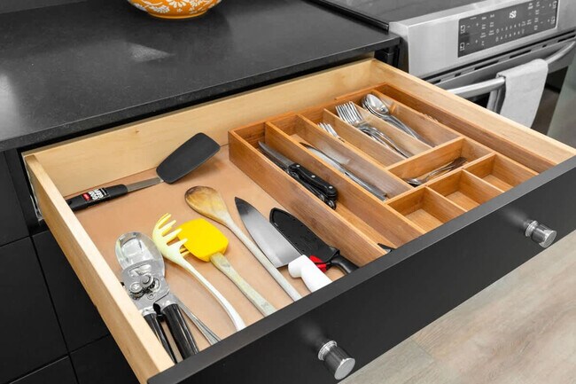 Building Photo - 3224 13th Ave W