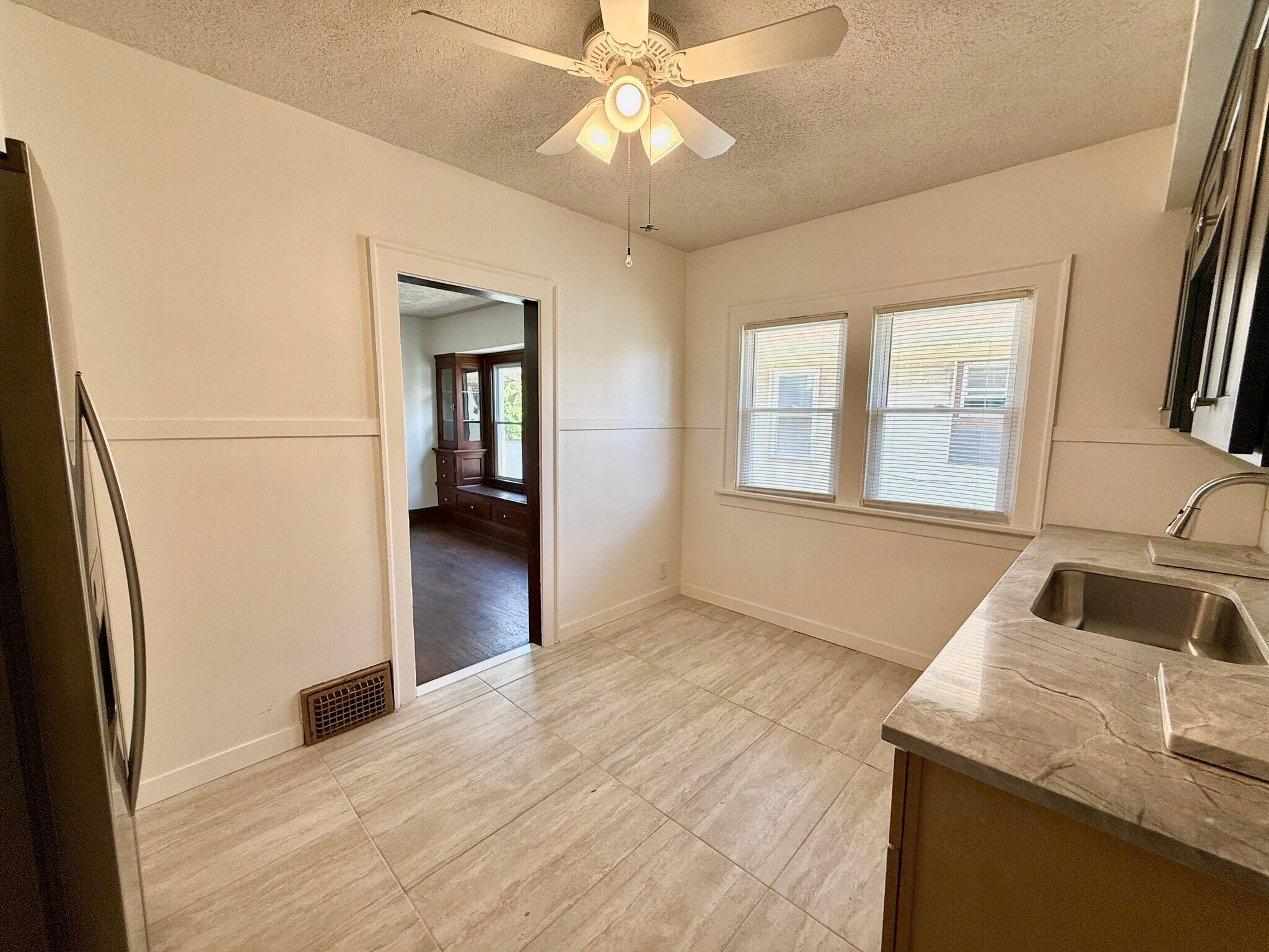 Building Photo - 11521 Florian Ave