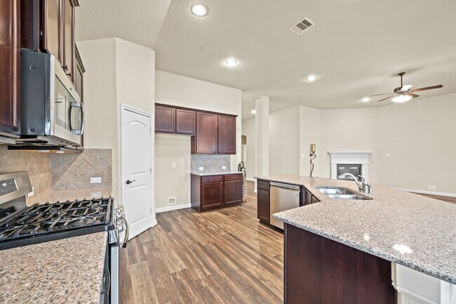 Building Photo - 15114 Winthrop Manor Way