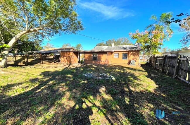 Building Photo - 3-bedroom, 1-bathroom house located in the...