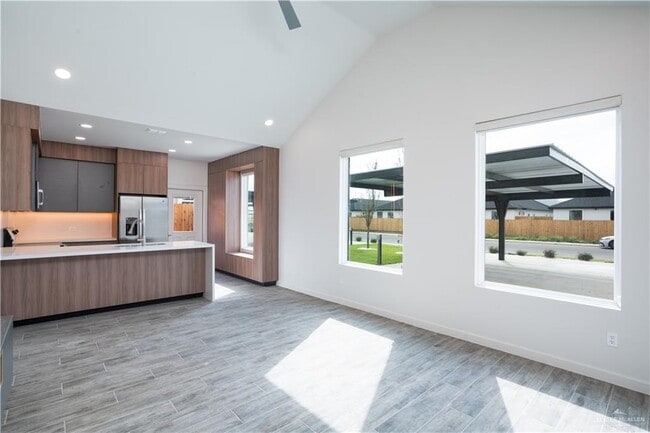 Building Photo - 28 Dragonfly St