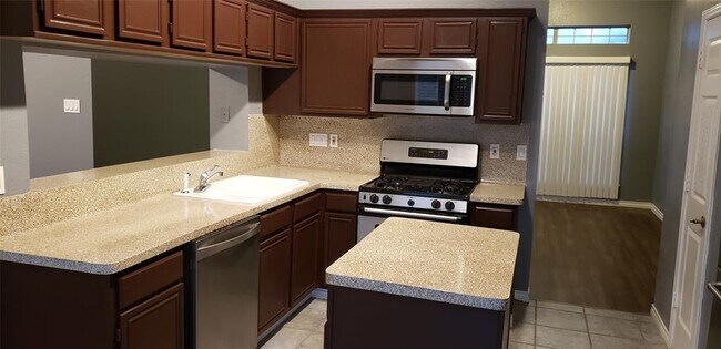 Building Photo - 4234 Briar Hill Dr