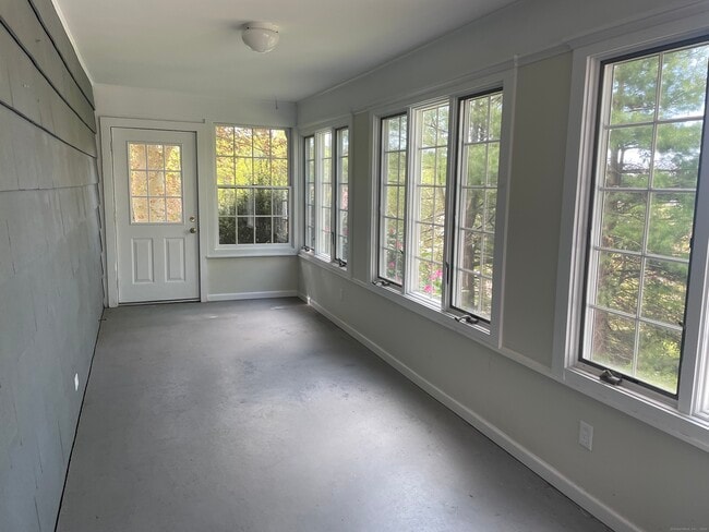 Building Photo - 85 Valley Rd