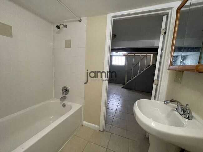 Building Photo - 5233 Anthony St