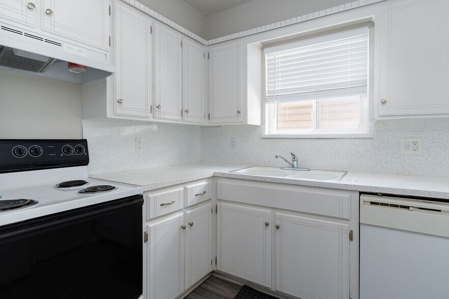 Primary Photo - Paseo24 Apartments