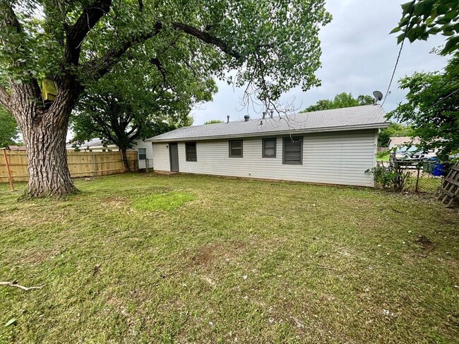 Building Photo - 413 Freestone Dr