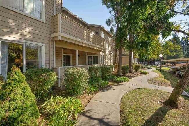 Building Photo - Resort Style Oakland Condo with Private Terrace