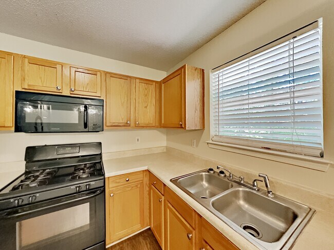 Building Photo - 4319 Caroline Court