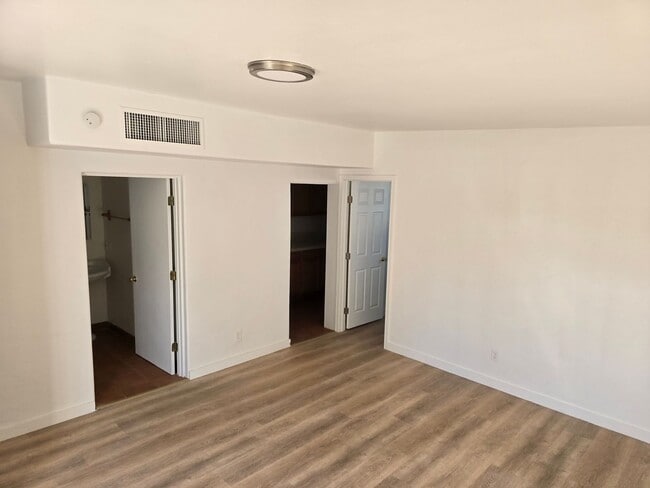 Building Photo - Move In Special!! - Beautifully Renovated ...
