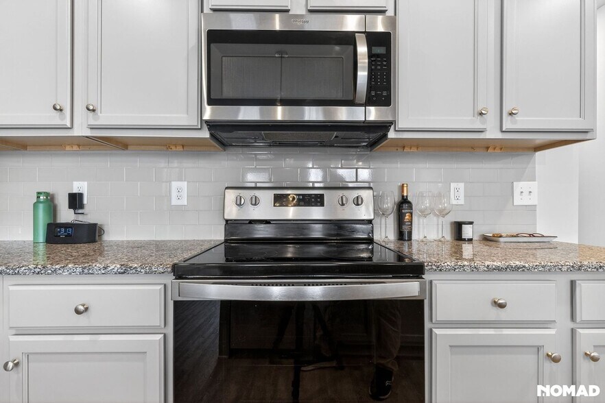 Building Photo - 110 Greenview Ct