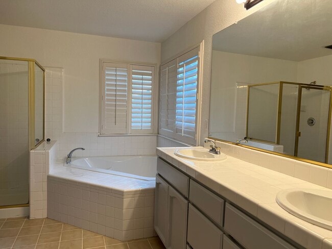 Building Photo - Beautiful 4 Bedroom 3 Bathroom in Folsom