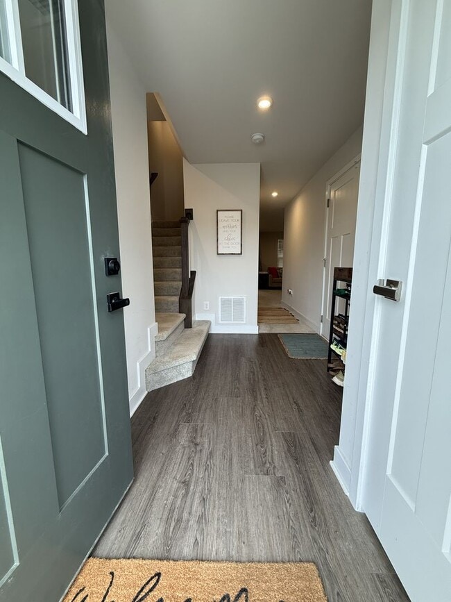 Building Photo - Legacy of Poquoson Townhome.