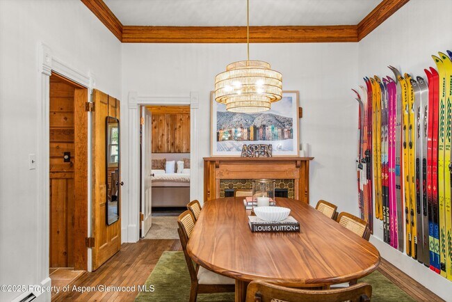 Building Photo - 406 W Smuggler St