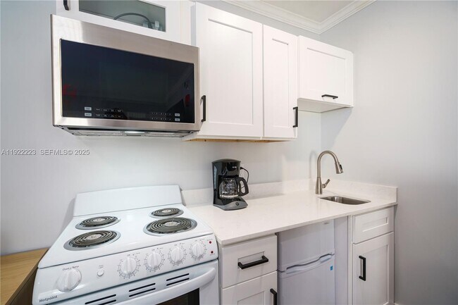 Building Photo - 17784 Front Beach Rd