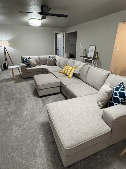 Living room - 4434 Honey Bee Rdg