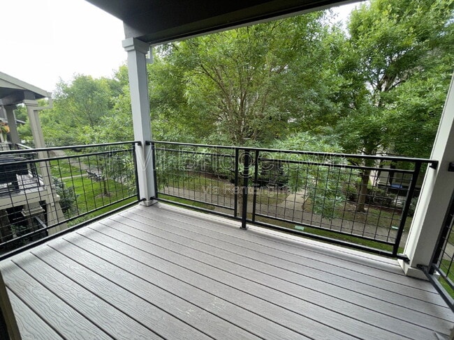 Building Photo - 659 NE Adwick Dr