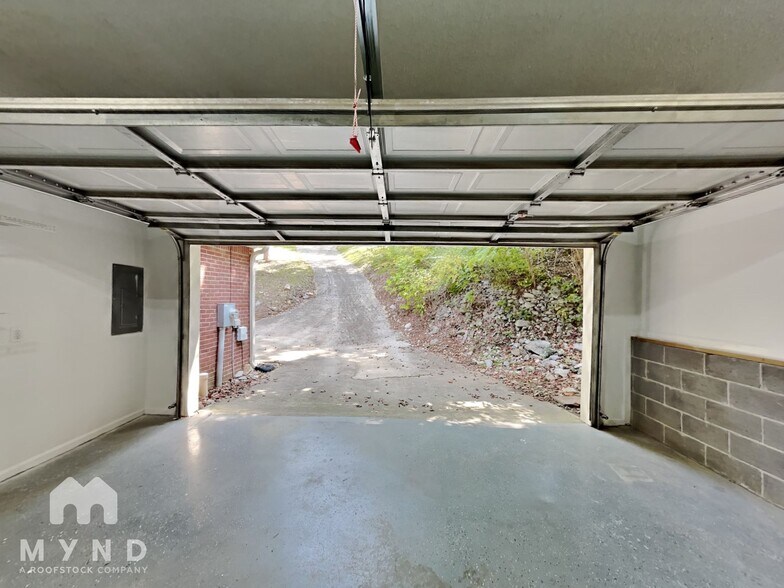 Building Photo - 7762 Wildcreek Trail SE