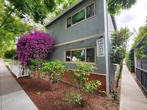 Building Photo - Updated one bedroom in downtown Palo Alto with in-unit washer and dryer.