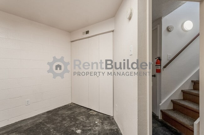Building Photo - 1605 Coal Ave SE