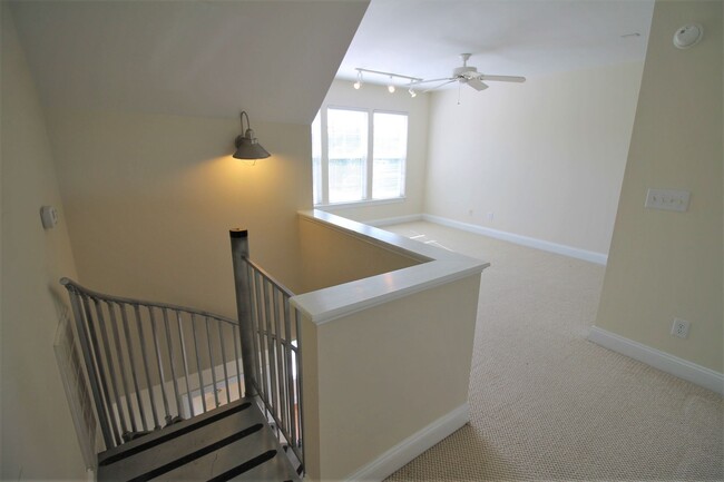 Building Photo - 2BR, 2BA Duplex with Close Water Access for Boats and Kayaks