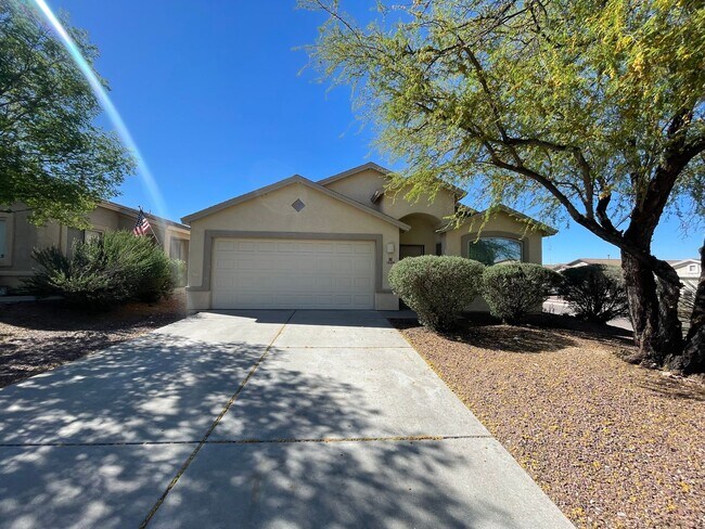 Building Photo - Charming Corner Lot - 4 Bedroom/ 2 Bathroom