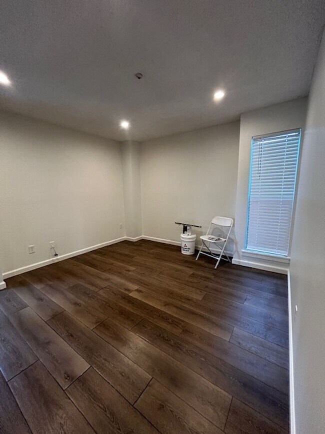 Building Photo - CivicCenter943