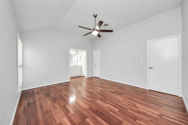 Building Photo - 12407 Meadow Ridge Dr