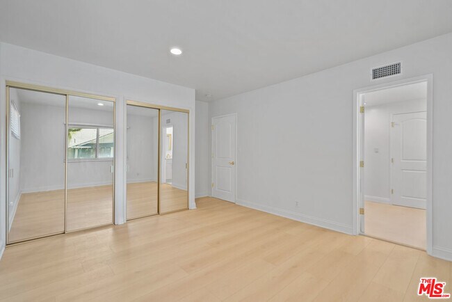 Building Photo - 4159 Regal Oak Dr