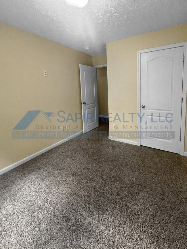 Building Photo - 6277 Ellenwood Dr