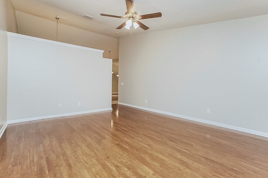 Building Photo - 24734 Silversmith Dr
