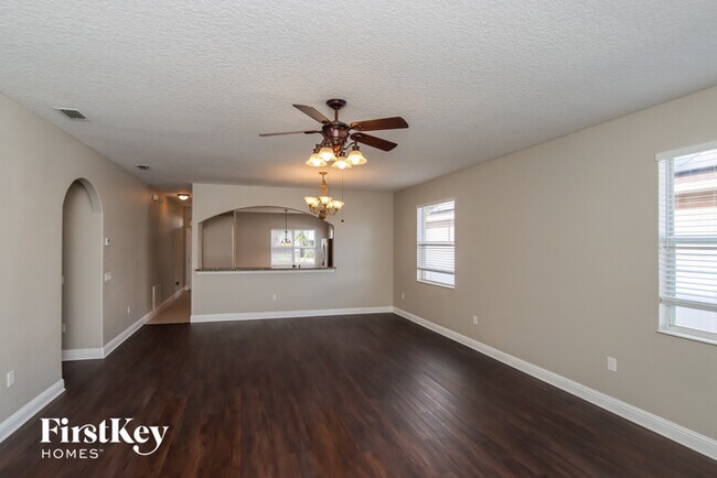 Building Photo - 1420 Bridgeport Cir