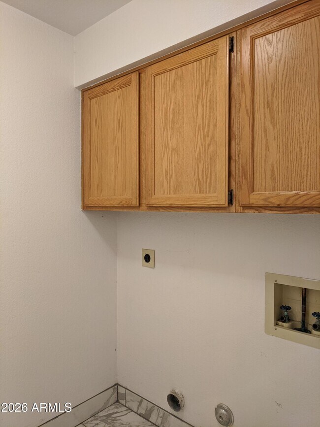 Building Photo - 1321 N Jamaica Way