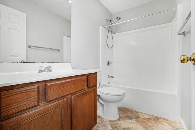 Building Photo - 6224 Baymiller Ln