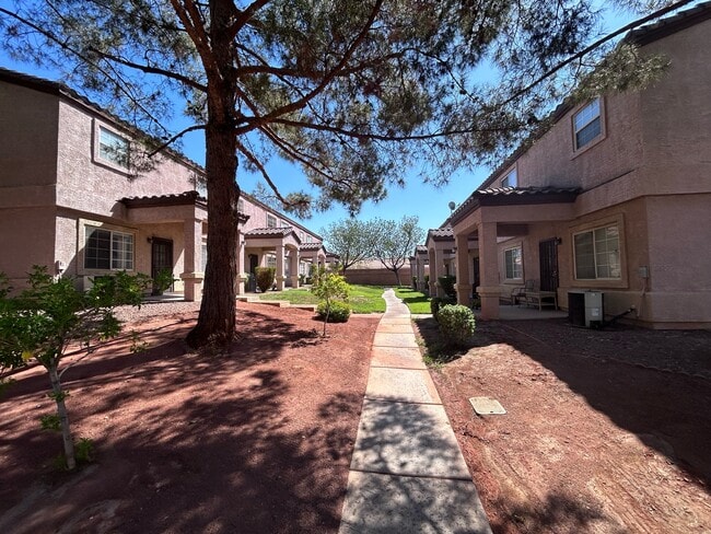 Building Photo - 2501 Sierra Luna Ave