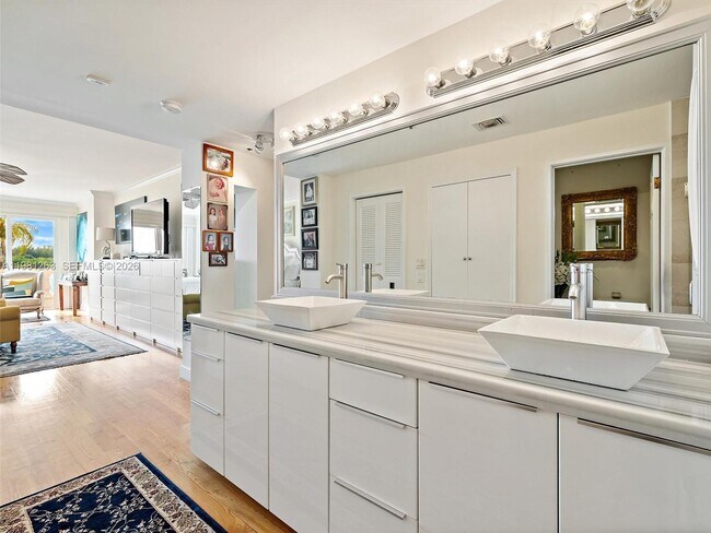 Building Photo - 2416 Fisher Island Dr