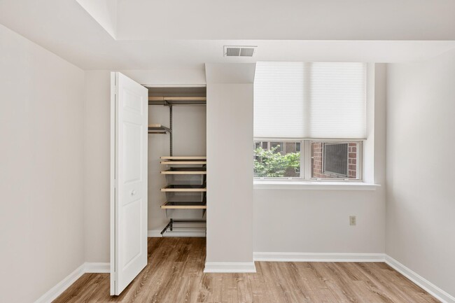Building Photo - 4808 Moorland Ln
